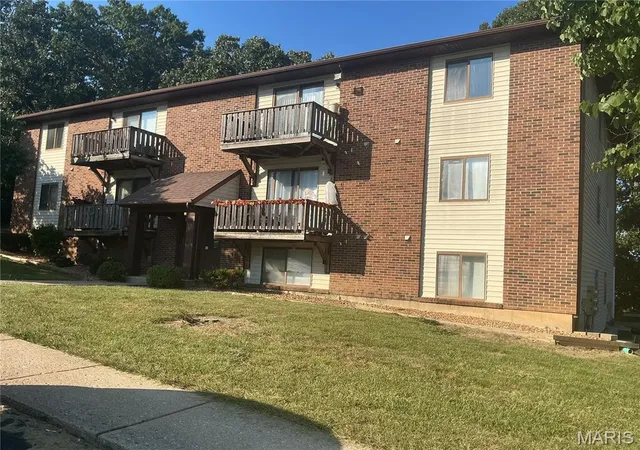 Photo 2 of Sale Pending at 13 5 Woodland Oaks Dr, Union, MO 63084 | MLS# MIS26056639 | Listing updated on 2026-09-28