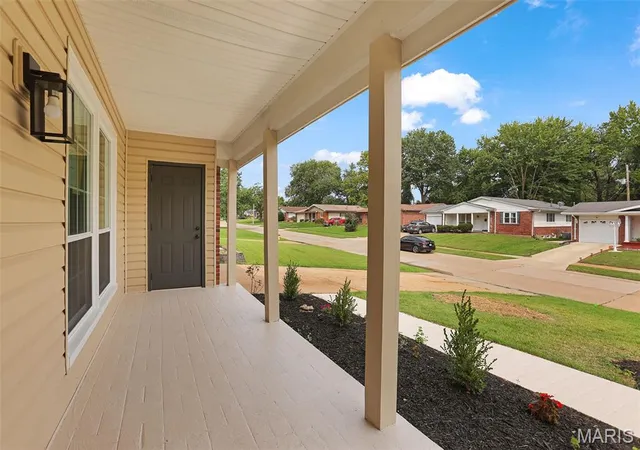 Photo 3 of Single family home for sale at 3950 Greengrass Dr, Florissant, MO 63033 | MLS# MIS26056642 | Listing updated on 2026-10-07