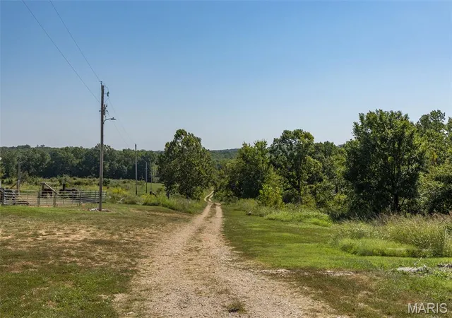 Photo 3 of Manufactured home for sale at 3001 Crow Ln, Bonne Terre, MO 63628 | MLS# MIS26056644 | Listing updated on 2026-09-03