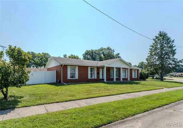 Photo 2 of Single family home for sale at 3300 Colgate Pl, Granite City, IL 62040 | MLS# MIS26056658 | Listing updated on 2026-09-08