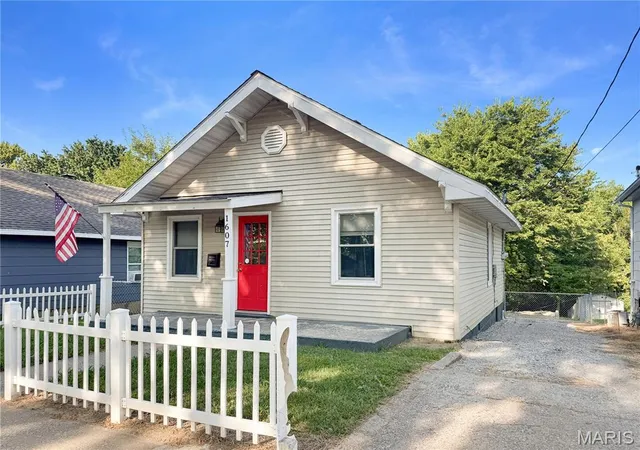 Photo 2 of Single family home for sale at 1607 Booker St, Hannibal, MO 63401 | MLS# MIS26056665 | Listing updated on 2026-09-02