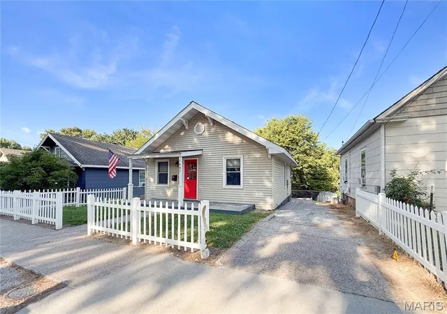 Photo 3 of Single family home for sale at 1607 Booker St, Hannibal, MO 63401 | MLS# MIS26056665 | Listing updated on 2026-09-02