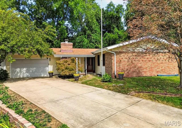 Photo 1 of Single family home for sale at 1639 Red Gate Ln, Saint Louis, MO 63146 | MLS# MIS26056667 | Listing updated on 2026-09-14