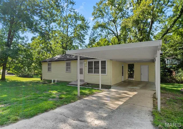 Photo 3 of Single family home for sale at 1409 Ripley St, Cape Girardeau, MO 63701 | MLS# MIS26056672 | Listing updated on 2026-09-28