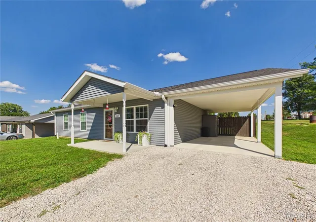 Photo 3 of Sale Pending at 266 Cypress Dr, Jackson, MO 63755 | MLS# MIS26056678 | Listing updated on 2026-09-06