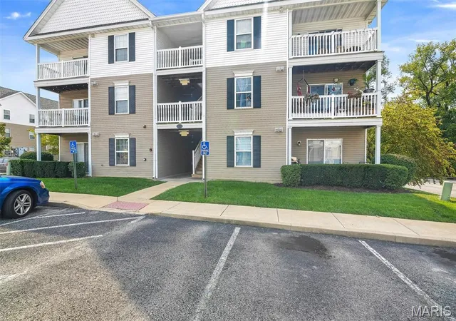 Photo 2 of Condo for sale at 9733 Crayford Rd #9E, Saint Louis, MO 63123 | MLS# MIS26056680 | Listing updated on 2026-09-03