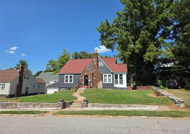 Photo 3 of Single family home for sale at 33 Glenview Dr, Belleville, IL 62223 | MLS# MIS26056684 | Listing updated on 2026-09-04
