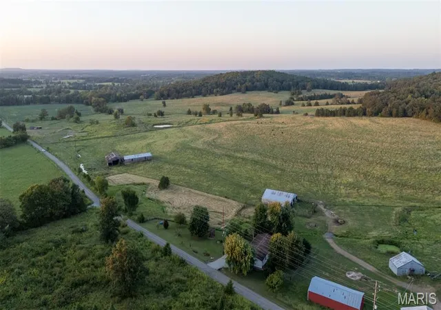 Photo 3 of Sale Pending at 1974 Old Fredericktown Rd, Farmington, MO 63640 | MLS# MIS26056687 | Listing updated on 2026-10-13
