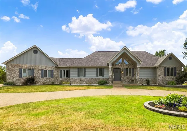 Photo 3 of Single family home for sale at 28430 Pinecrest Dr, Wright City, MO 63390 | MLS# MIS26056692 | Listing updated on 2026-09-30