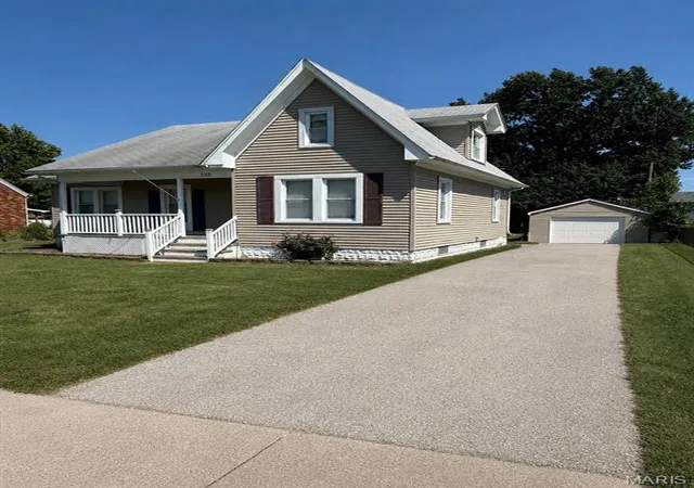 Single family home for sale at 335 Park Dr, Bethalto, IL 62010 | MLS# MIS26056700