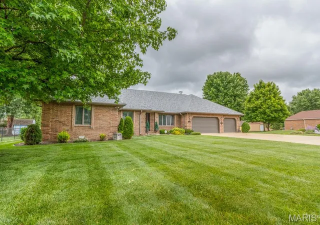 Photo 3 of Single family home for sale at 417 Lantern Ln, Lebanon, MO 65536 | MLS# MIS26056727 | Listing updated on 2026-09-02