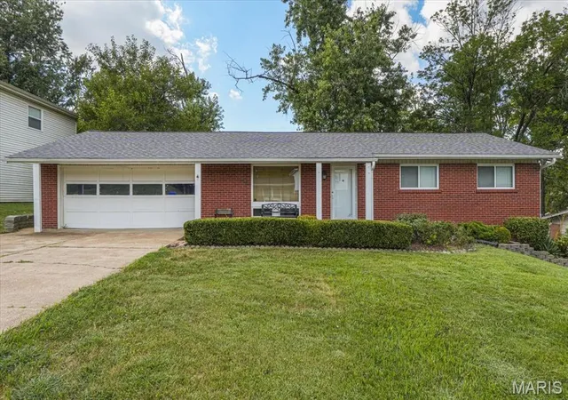 Photo 1 of Single family home for sale at 1035 Tempo Dr, Saint Louis, MO 63146 | MLS# MIS26056733 | Listing updated on 2026-09-14