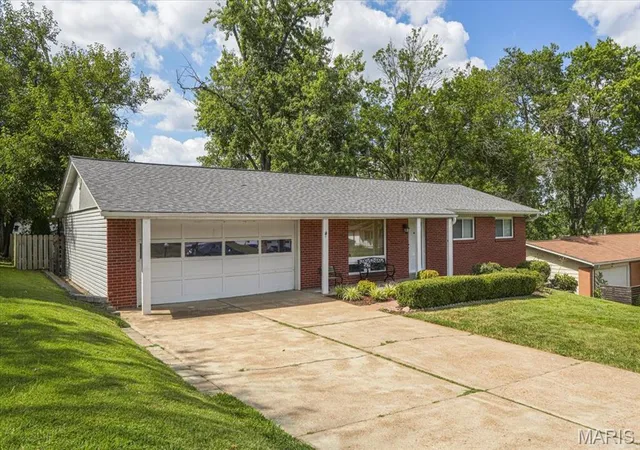 Photo 2 of Single family home for sale at 1035 Tempo Dr, Saint Louis, MO 63146 | MLS# MIS26056733 | Listing updated on 2026-09-14