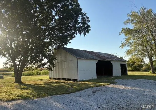Photo 3 of Single family home for sale at 3708 State Route 160, Highland, IL 62249 | MLS# MIS26056737 | Listing updated on 2026-09-07