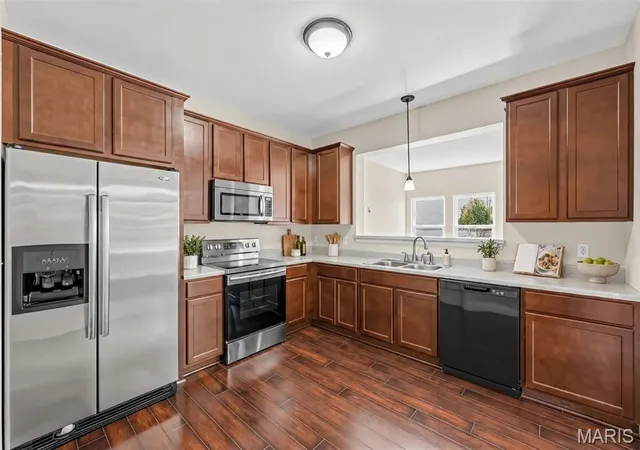 Photo 3 of Sale Pending at 1700 Coupru Ct, Saint Peters, MO 63376 | MLS# MIS26056754 | Listing updated on 2026-10-01