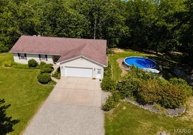 Photo 2 of Single family home for sale at 31 Fawn Trl, Eolia, MO 63344 | MLS# MIS26056756 | Listing updated on 2026-09-20