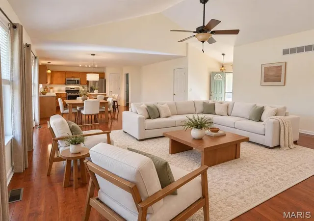 Photo 3 of Single family home for sale at 31 Fawn Trl, Eolia, MO 63344 | MLS# MIS26056756 | Listing updated on 2026-10-13
