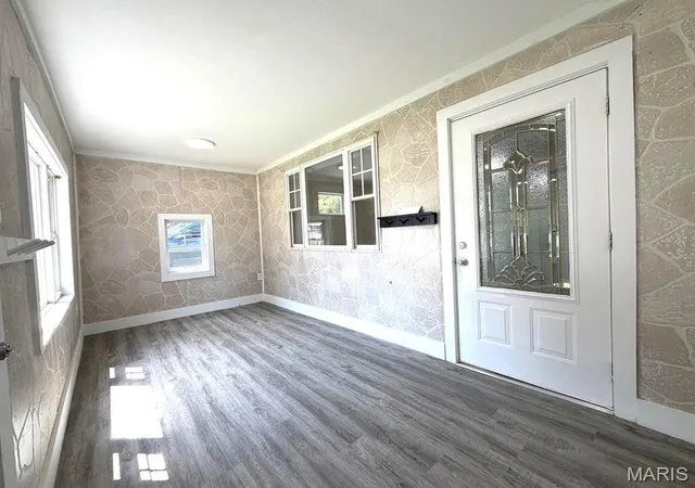 Photo 2 of Sale Pending at 907 W Chestnut St, Houston, MO 65483 | MLS# MIS26056770 | Listing updated on 2026-09-22