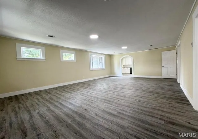 Photo 3 of Sale Pending at 907 W Chestnut St, Houston, MO 65483 | MLS# MIS26056770 | Listing updated on 2026-09-22