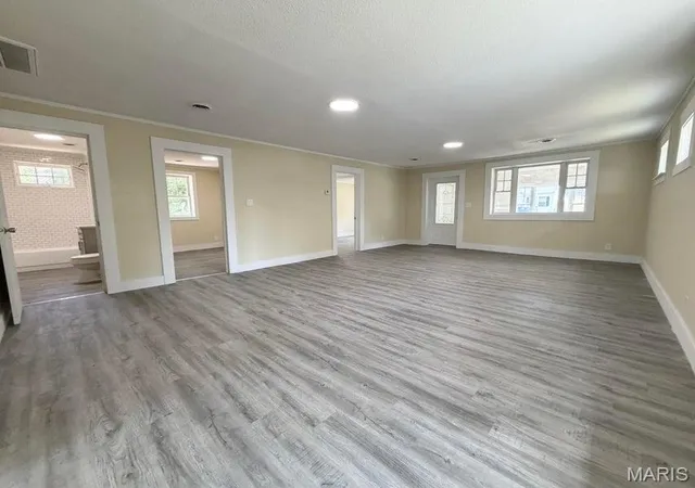 Photo 4 of Sale Pending at 907 W Chestnut St, Houston, MO 65483 | MLS# MIS26056770 | Listing updated on 2026-09-22