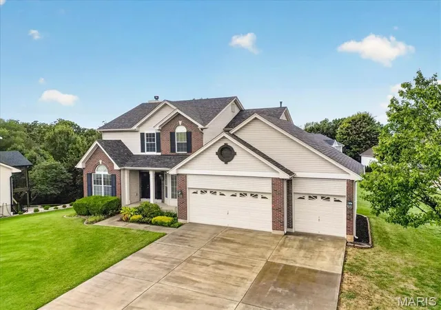 Photo 3 of Sale Pending at 149 Meramec Oak Ridge, Fenton, MO 63026 | MLS# MIS26056774 | Listing updated on 2026-10-05