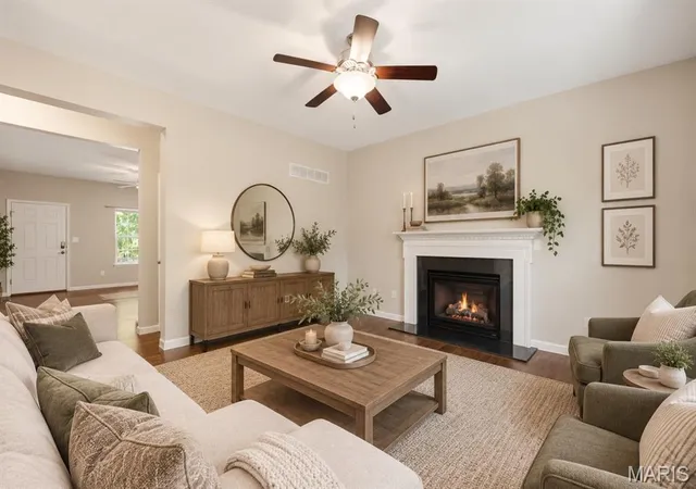 Photo 3 of Sale Pending at 995 Harmony Lake Pkwy, Saint Peters, MO 63376 | MLS# MIS26056778 | Listing updated on 2026-09-15