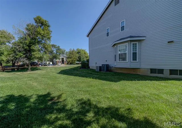 Listing Photo 2 - Condo for sale in building located at 1524 Surrey Ln, Saint Peters, MO 63304 - Unit #D