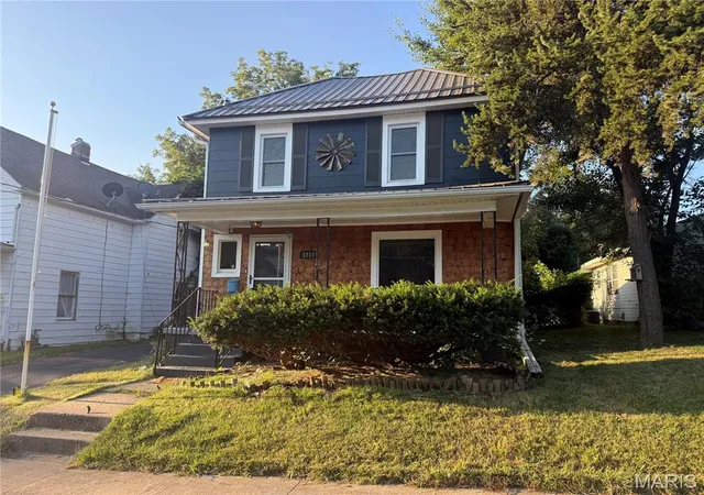 Photo 1 of Sale Pending at 1215 Paris Ave, Hannibal, MO 63401 | MLS# MIS26056788 | Listing updated on 2026-10-02