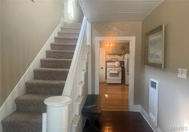 Photo 2 of Sale Pending at 1215 Paris Ave, Hannibal, MO 63401 | MLS# MIS26056788 | Listing updated on 2026-10-02