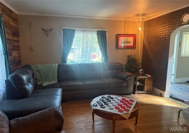 Photo 3 of Sale Pending at 1215 Paris Ave, Hannibal, MO 63401 | MLS# MIS26056788 | Listing updated on 2026-10-02