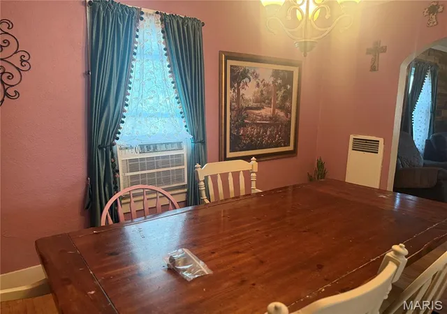 Photo 4 of Sale Pending at 1215 Paris Ave, Hannibal, MO 63401 | MLS# MIS26056788 | Listing updated on 2026-10-02