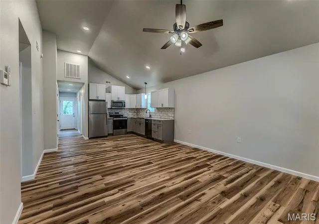 Photo 2 of Single family home for sale at 430 Railroad Ave, Lebanon, MO 65536 | MLS# MIS26056795 | Listing updated on 2026-09-03