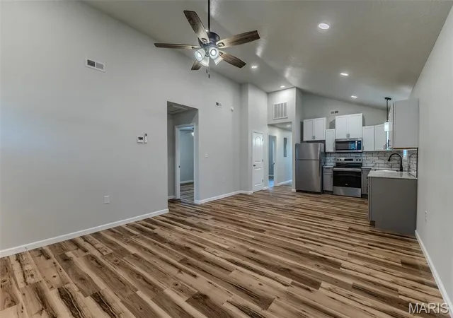 Photo 3 of Single family home for sale at 430 Railroad Ave, Lebanon, MO 65536 | MLS# MIS26056795 | Listing updated on 2026-09-03