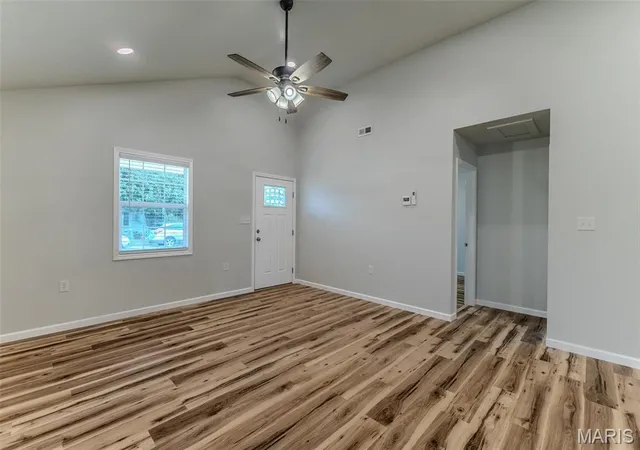 Photo 4 of Single family home for sale at 430 Railroad Ave, Lebanon, MO 65536 | MLS# MIS26056795 | Listing updated on 2026-09-03