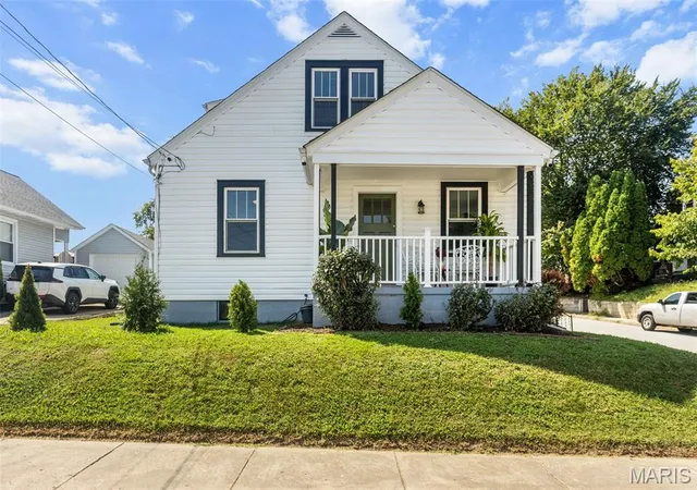 Photo 2 of Single family home for sale at 700 Benton, Saint Charles, MO 63301 | MLS# MIS26056804 | Listing updated on 2026-09-14