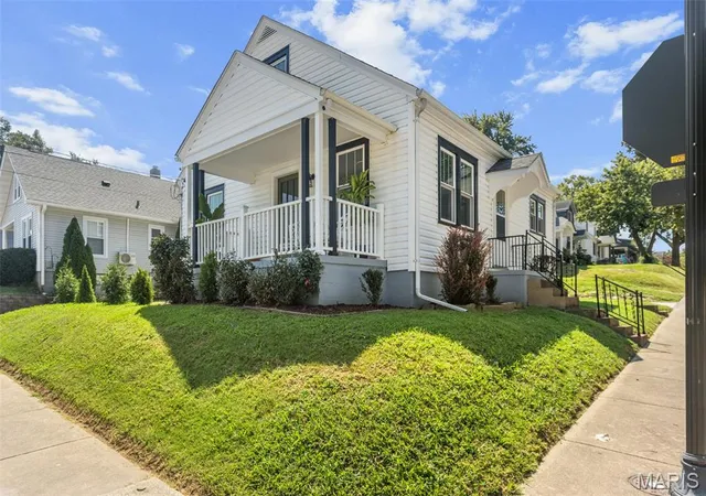 Photo 2 of Single family home for sale at 700 Benton, Saint Charles, MO 63301 | MLS# MIS26056804 | Listing updated on 2026-09-14