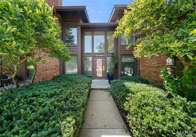 Condo for sale at 1968 Meadowtree Ln #5, Saint Louis, MO 63122 | MLS# MIS26056808