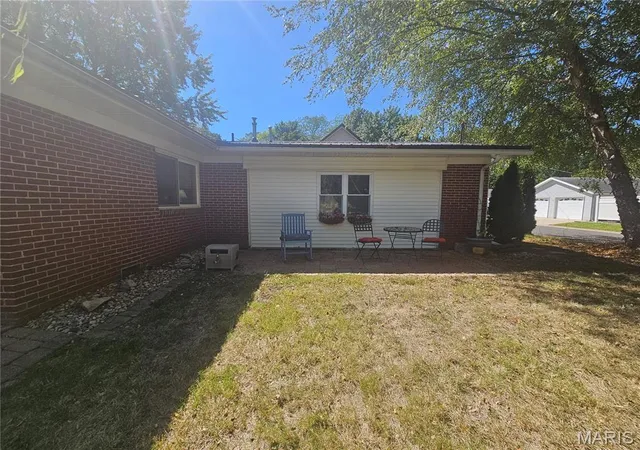 Photo 2 of Single family home for sale at 304 Edna Ln, Sparta, IL 62286 | MLS# MIS26056811 | Listing updated on 2026-09-04