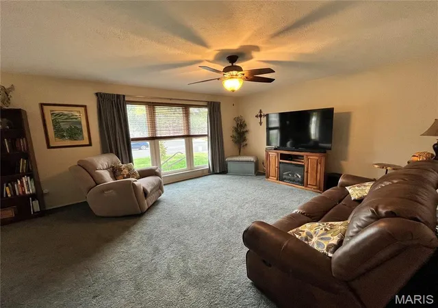 Photo 3 of Single family home for sale at 304 Edna Ln, Sparta, IL 62286 | MLS# MIS26056811 | Listing updated on 2026-10-17
