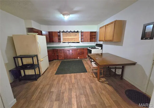 Photo 3 of Sale Pending at 1206 Rixon, Alton, IL 62002 | MLS# MIS26056816 | Listing updated on 2026-09-05