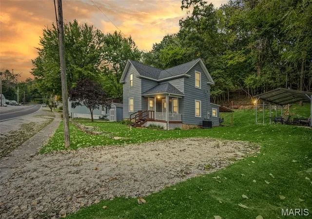 Photo 1 of Single family home for sale at 359 Market St, Grafton, IL 62037 | MLS# MIS26056819 | Listing updated on 2026-09-05
