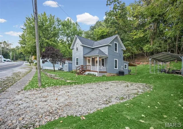Photo 2 of Single family home for sale at 359 Market St, Grafton, IL 62037 | MLS# MIS26056819 | Listing updated on 2026-10-28