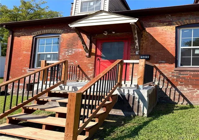 Photo 1 of Single family home for sale at 509 N Jackson St, Belleville, IL 62220 | MLS# MIS26056824 | Listing updated on 2026-09-03