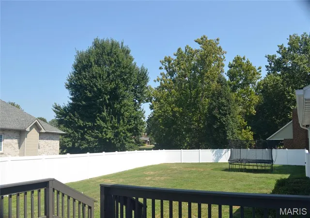 Photo 2 of Single family home for sale at 121 E Willow Bnd Dr, Glen Carbon, IL 62034 | MLS# MIS26056828 | Listing updated on 2026-09-13
