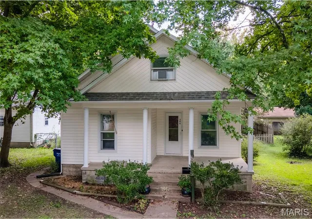Photo 1 of Single family home for sale at 306 East 5th, West Frankfort, IL 62896 | MLS# MIS26056847 | Listing updated on 2026-09-02
