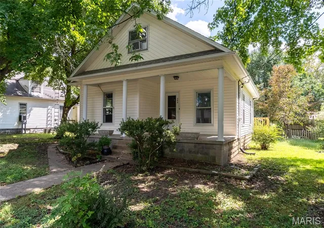 Photo 2 of Single family home for sale at 306 East 5th, West Frankfort, IL 62896 | MLS# MIS26056847 | Listing updated on 2026-09-02
