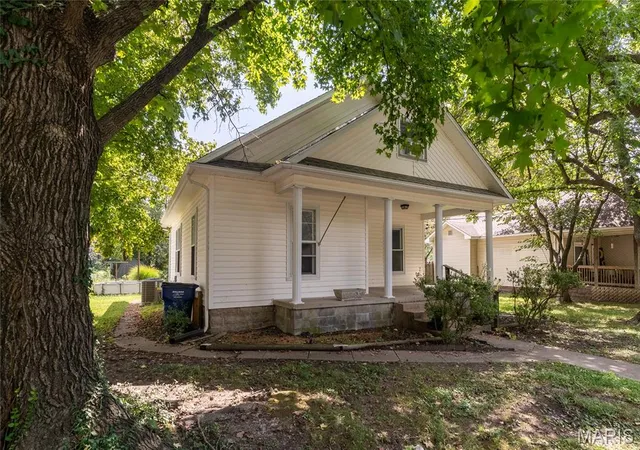 Photo 2 of Single family home for sale at 306 East 5th, West Frankfort, IL 62896 | MLS# MIS26056847 | Listing updated on 2026-09-02