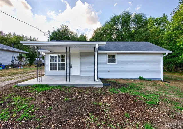 Photo 1 of Sale Pending at 645 Sarah St, Lebanon, MO 65536 | MLS# MIS26056850 | Listing updated on 2026-09-14