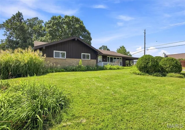 Photo 2 of Single family home for sale at 30 Fernwood Ln, Saint Louis, MO 63146 | MLS# MIS26056855 | Listing updated on 2026-09-05