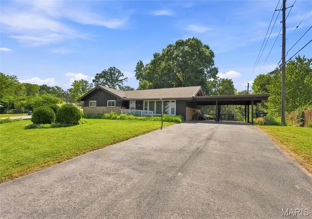 Photo 3 of Single family home for sale at 30 Fernwood Ln, Saint Louis, MO 63146 | MLS# MIS26056855 | Listing updated on 2026-09-05
